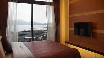 Lake In Mountain B&B