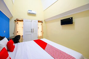 OYO Life 1643 Grand Monica