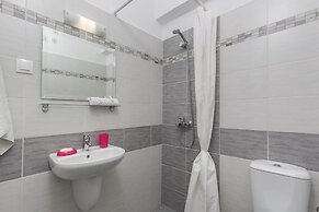 Kontokali Lake House