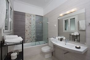 Kontokali Lake House