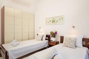 Kontokali Lake House