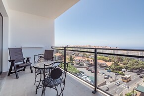 25 - Elegant apartment with Seaviews