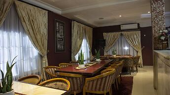 His Majesty's Hotel and Apartments