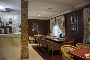 His Majesty's Hotel and Apartments