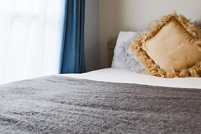 Grand Court Namba 401