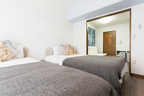 Grand Court Namba 401