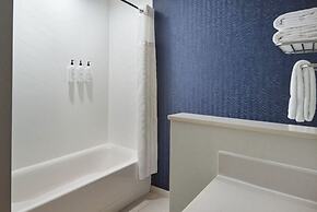 Fairfield Inn & Suites by Marriott Locust Grove I-75 South