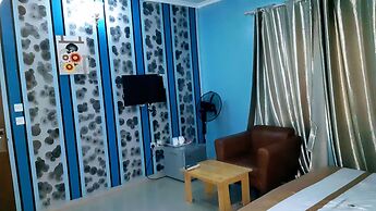 Glorious Hotel & Suites