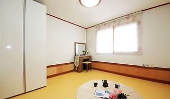 Lake Scenery Pension