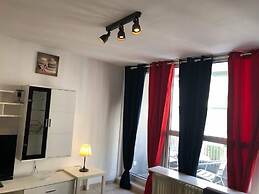 Friesenwall Centrum 5 min to Mainstation