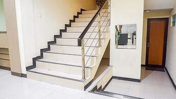 OYO 1740 Tekmira Residence Supratman Syariah