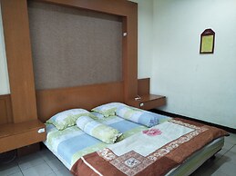 OYO 1740 Tekmira Residence Supratman Syariah