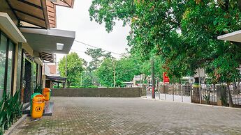 OYO 1740 Tekmira Residence Supratman Syariah