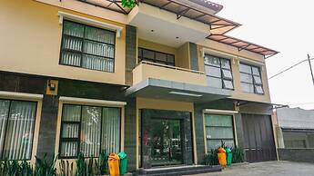 OYO 1740 Tekmira Residence Supratman Syariah