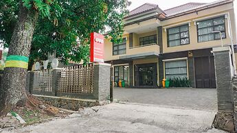 OYO 1740 Tekmira Residence Supratman Syariah