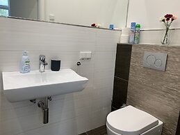 Lovely Rooms Next to the Trainstation WG