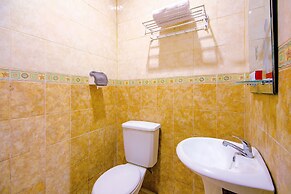 OYO 1770 Hotel Mawar Saron 2