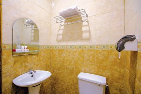 OYO 1770 Hotel Mawar Saron 2