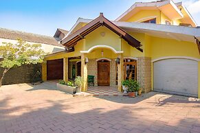 OYO 1770 Hotel Mawar Saron 2