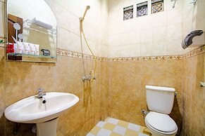 OYO 1770 Hotel Mawar Saron 2