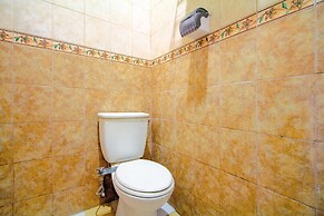 OYO 1770 Hotel Mawar Saron 2