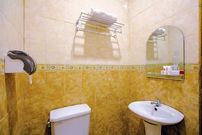 OYO 1770 Hotel Mawar Saron 2