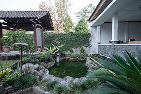 Super OYO 1778 Omah Duwet