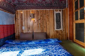 Zizi Homestay and Trekking - Hostel