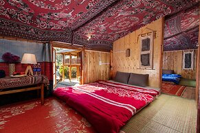 Zizi Homestay and Trekking - Hostel