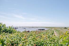 Shallow End, Orford