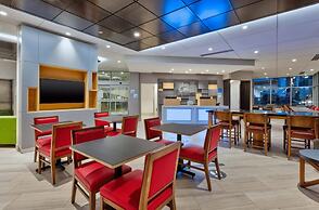 Holiday Inn Express & Suites Jersey City - Holland Tunnel, an IHG Hote