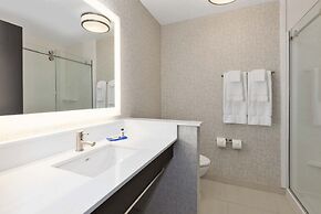 Holiday Inn Express & Suites Jersey City - Holland Tunnel by IHG