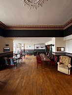 Pinegrove Hotel