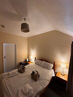 Pinegrove Hotel