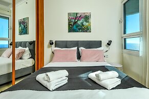 Full Sea View on The Beach With Balcony