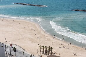 Full Sea View on The Beach With Balcony