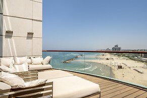 Panoramic Sea View W Pool & Gym Access
