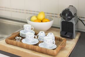 Spacious Alfama Duplex, By TimeCooler