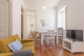 Spacious Alfama Duplex, By TimeCooler