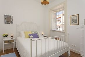 Spacious Alfama Duplex, By TimeCooler