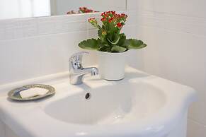 Spacious Alfama Duplex, By TimeCooler