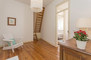 Spacious Alfama Duplex, By TimeCooler