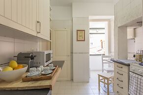 Spacious Alfama Duplex, By TimeCooler