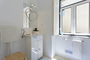 Spacious Alfama Duplex, By TimeCooler