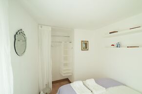 Light Filled Apartment near Chiado, By TimeCooler