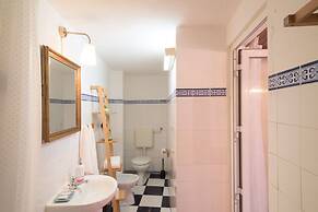 Light Filled Apartment near Chiado, By TimeCooler