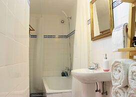 Light Filled Apartment near Chiado, By TimeCooler