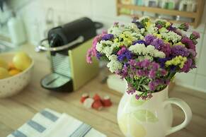 Light Filled Apartment near Chiado, By TimeCooler