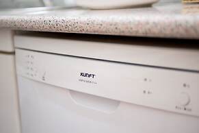 Spacious Bairro Alto Apartment + Courtyard, By TimeCooler