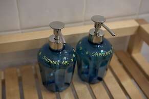 Spacious Bairro Alto Apartment + Courtyard, By TimeCooler